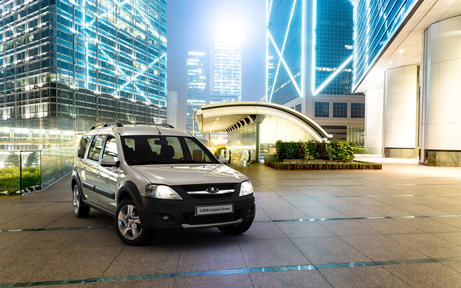 /img/cars/1637052161-exterior_lada_Largus_Cross_6.jpg