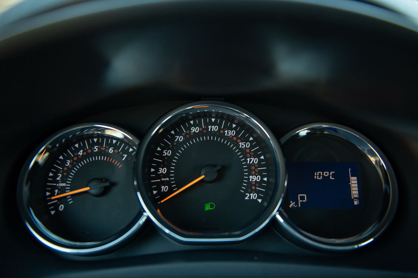 /img/cars/1637052994-interior_renault_Logan_Stepway_4.jpg