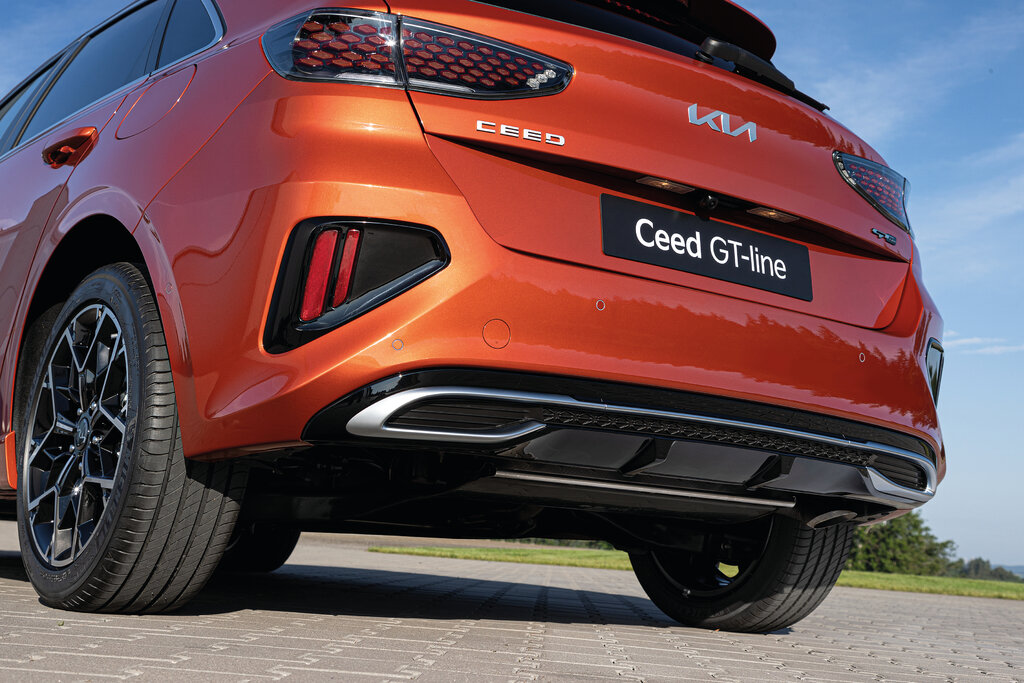 /img/cars/1667997852-kia_cee_d_1039855.jpg