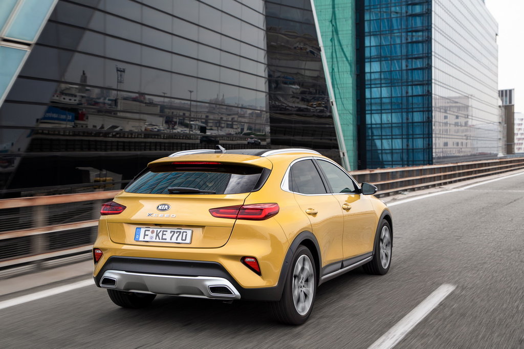 /img/cars/1667998661-kia_xceed_935620.jpg