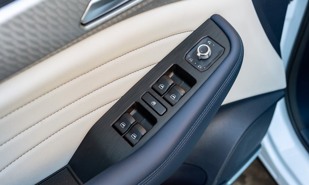 /img/cars/1674126587-f7-1-18.jpg
