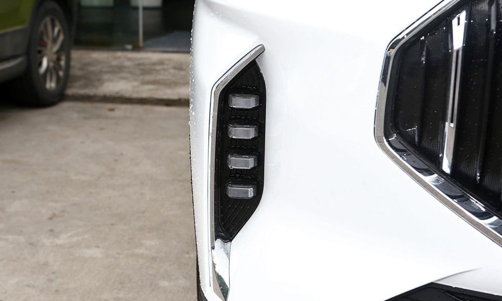 /img/cars/1679921426-x70-plus-1-11.jpg